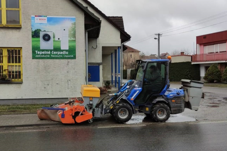 Úklid komunikací v obci